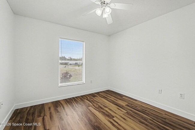 Building Photo - 998 Haas Ave NE