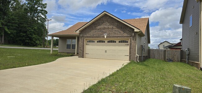 Building Photo - 1001 Whitney Dr