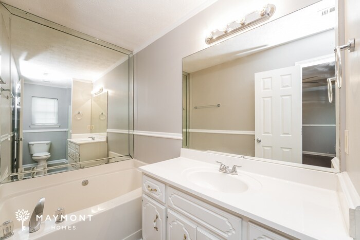 Building Photo - 150 Lakeside Dr