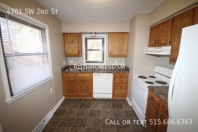 Building Photo - 4701 SW 2nd St