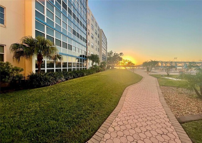 Building Photo - 1224 S Peninsula Dr