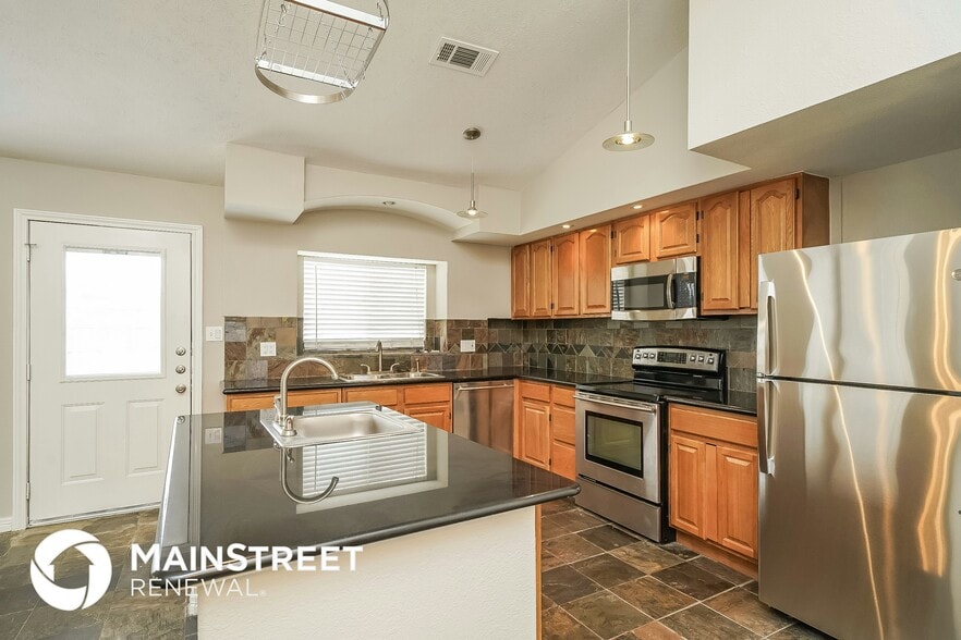 Building Photo - 6205 Scenic Dr