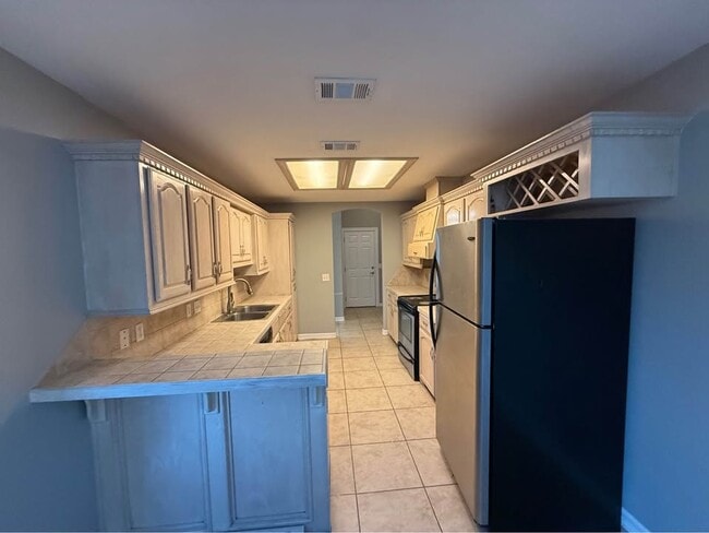Building Photo - 2204 N 48th St