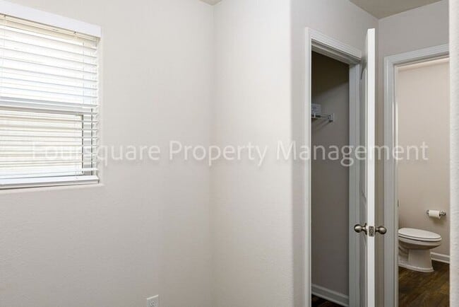 Building Photo - Spacious 3-Bed Home with Loft, Modern Kitc...