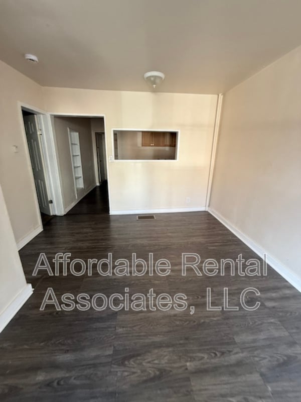 Building Photo - 505 W Maple St