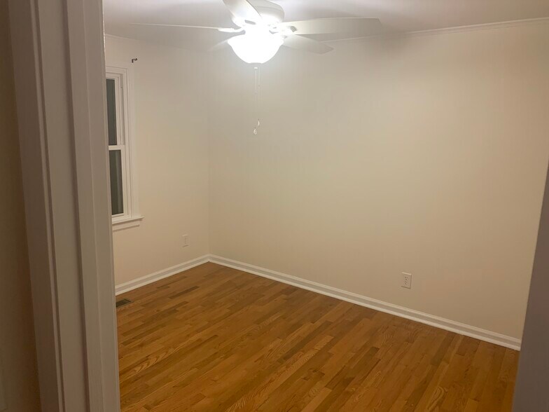 Smaller Bedroom - 6618 Louisa Road