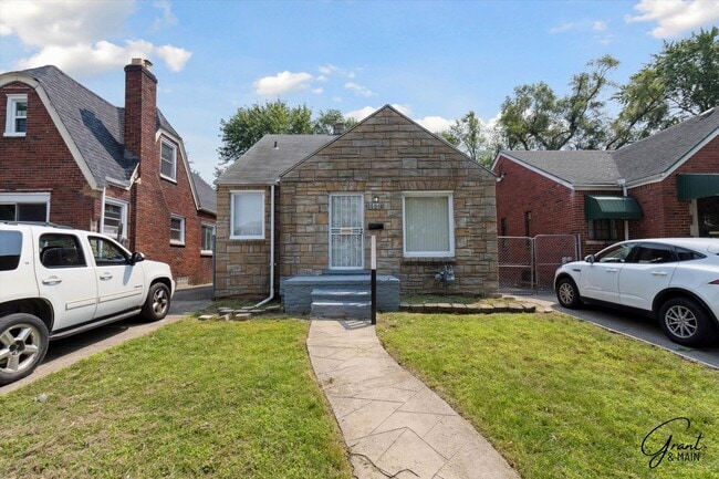 Primary Photo - $1400 3 bedroom bungalow