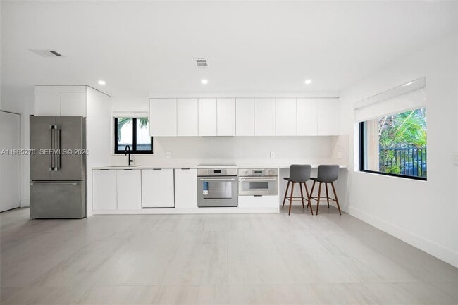 Building Photo - 3668 SW 26th St