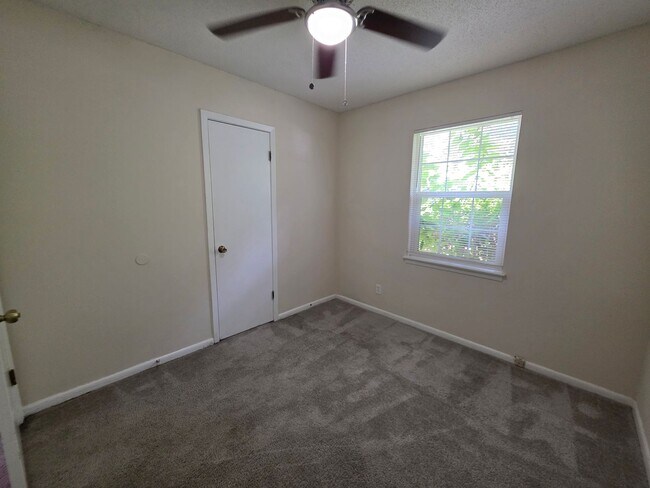 Building Photo - Nicely updated 3BR/1.5BA with fenced in ba...