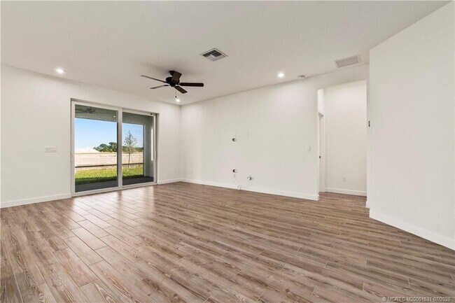 Building Photo - 14135 SW Safi Ter