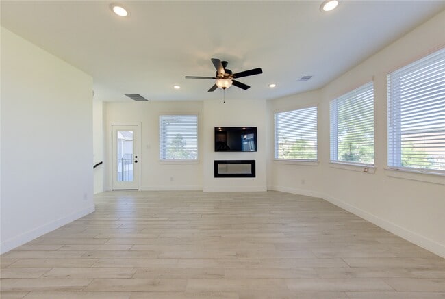 Building Photo - 15111 Colorado Bnd Pk Dr