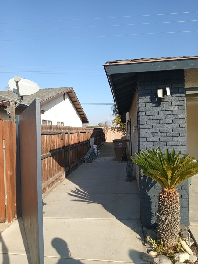 Building Photo - Stylish, Secure, and Pet-Friendly 3-Bedroo...