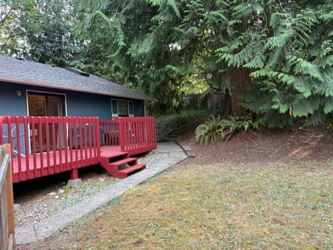 Building Photo - Fully Furnished Cozy 2-Bedroom Living in D...