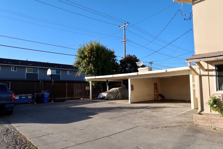 Building Photo - 1737 Noranda Dr