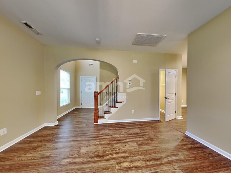 Building Photo - 3211 Whispernut Ln