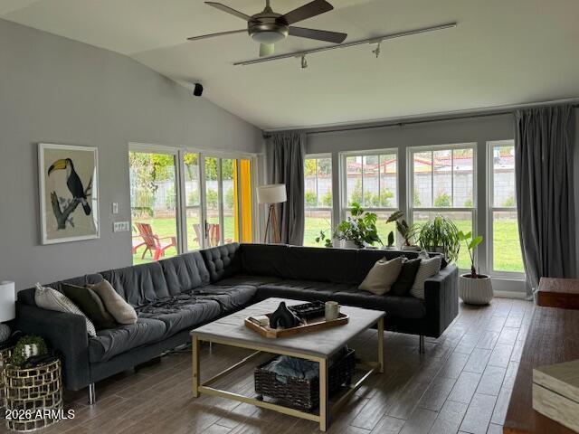 Building Photo - 530 W Oregon Ave