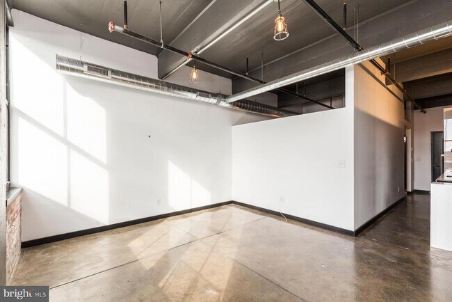 Building Photo - 1701 Tulip St