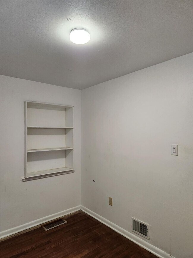 Building Photo - PRICE REDUCED! Gorgeous 4 bed/2 Bath home for rent $500 Off 1st Month Rent