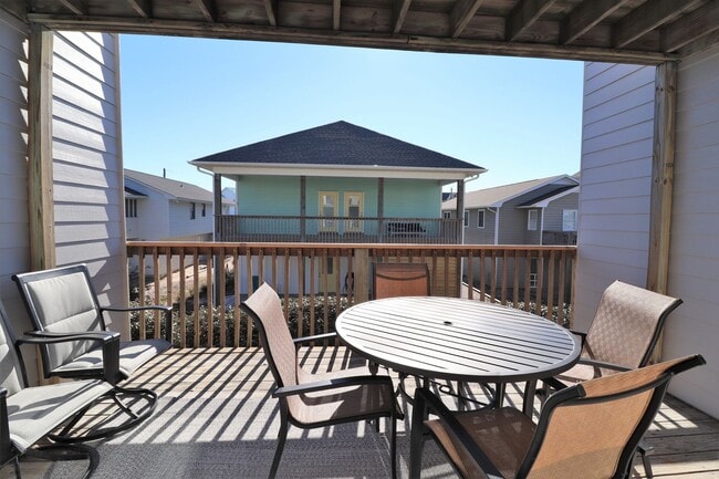 Building Photo - OFF SEASON RENTAL- Turtle Cove Community