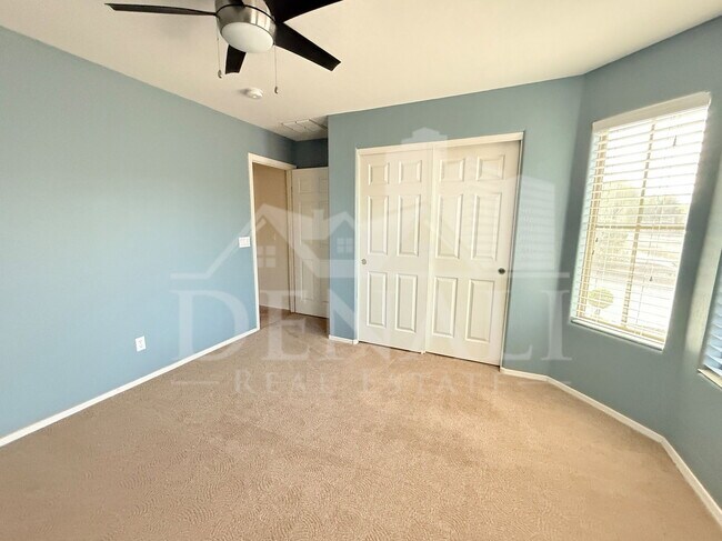 Building Photo - 1845 E Aloe Pl