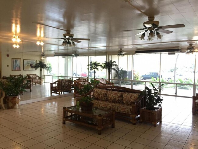 Building Photo - 2211 Ala Wai Blvd