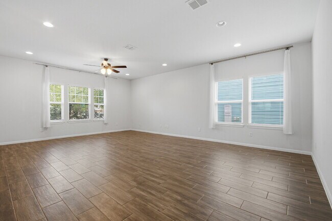 Building Photo - "Charming 3-Bed Oasis in San Marcos with 2 Full Baths – 1424 Sq Ft of Comfort!"