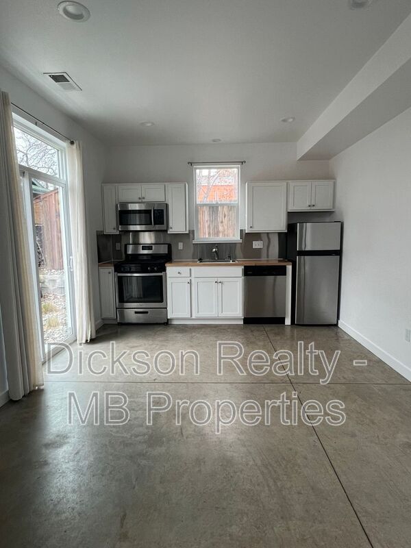 Building Photo - 263 Thoma St
