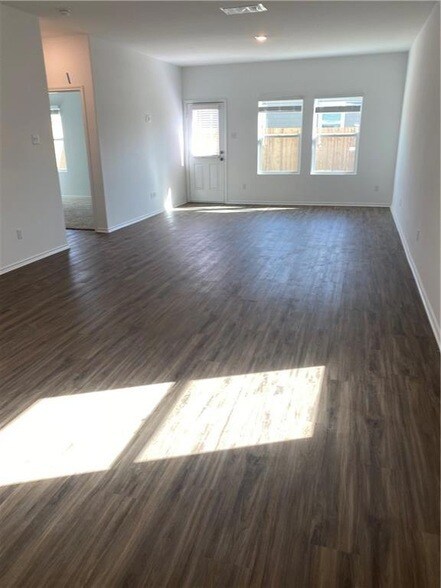 Building Photo - 440 Gabbro Gdns
