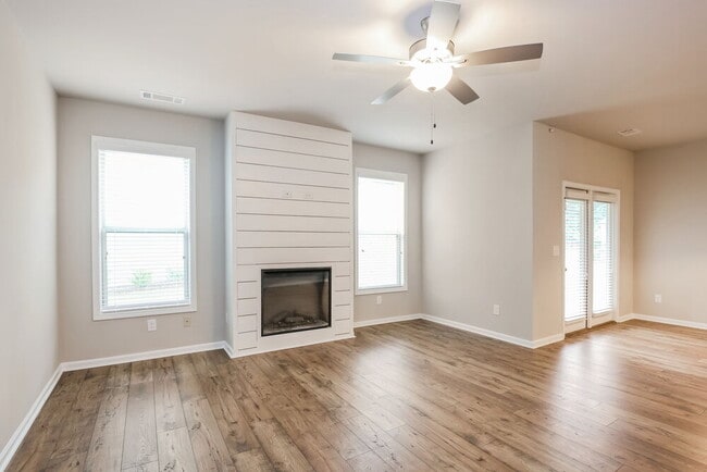Building Photo - 1019 Smoky Mountain Springs Ln