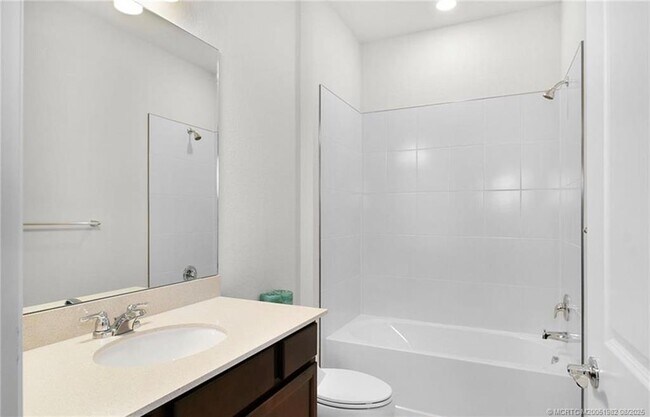 Building Photo - 10596 SW Morning Glory Dr