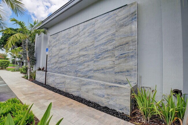 Building Photo - 6525 S Oriole Blvd