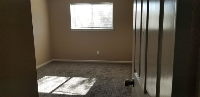 Building Photo - 15515 Waldron Cir