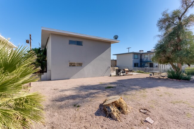 Building Photo - Bright & Spacious 2-Bedroom in the Heart of Las Vegas!