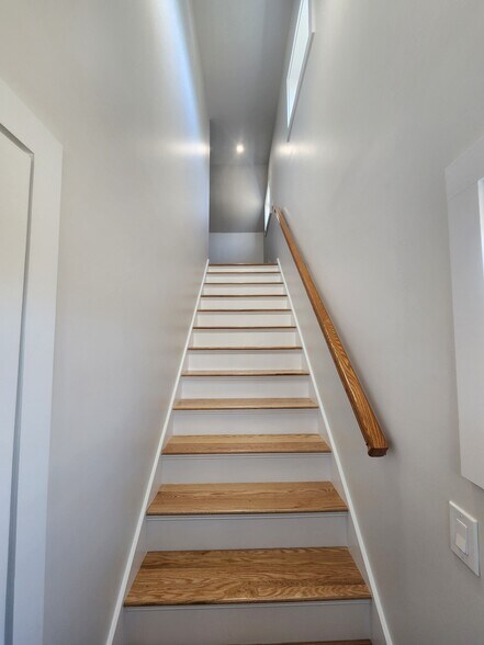 Building Photo - 126 6th St
