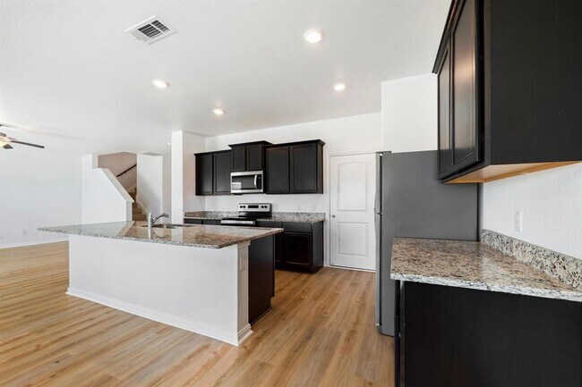 Building Photo - 317 Cres Park Dr