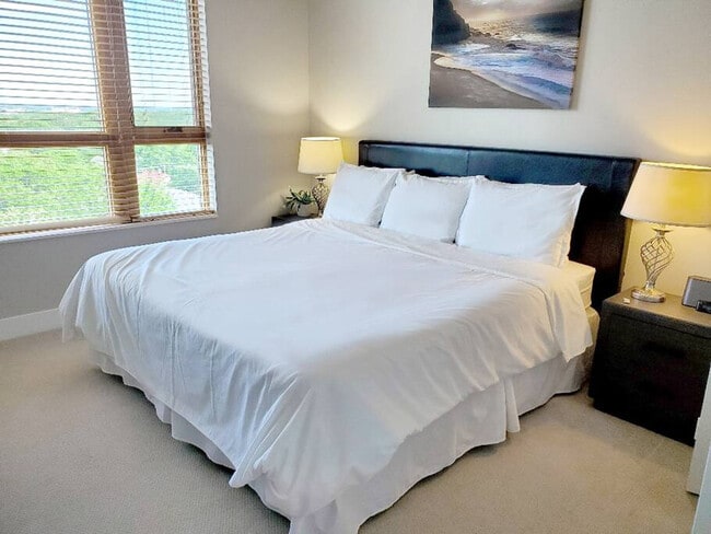 Building Photo - 1813 E Jarvis St