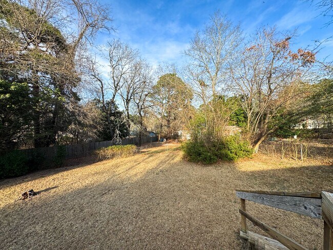 Building Photo - Charming 3 Bed 1.5 bath in College Lakes