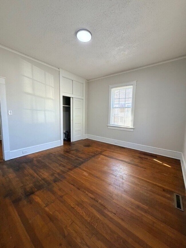 Building Photo - 727 Truett Ave