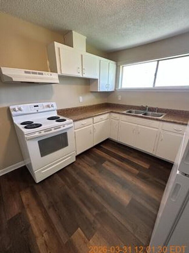 Building Photo - Bright 4BR Home with Fenced Yard, Hardwood Floors & Garage on Rankin St