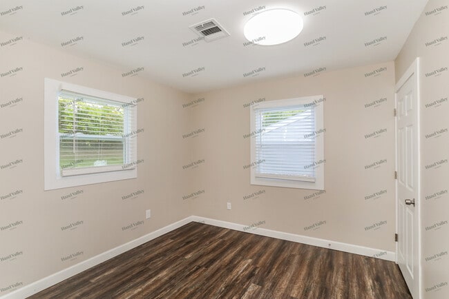 Building Photo - 9585 Loralinda Dr