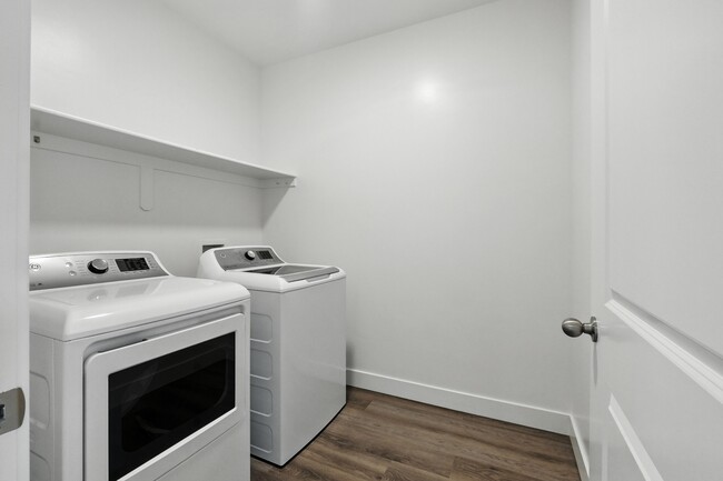 Building Photo - 470 W 15 S