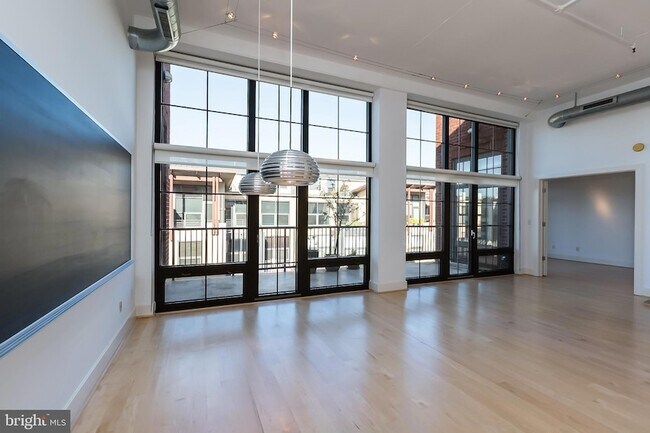 Building Photo - 2328 Champlain St NW