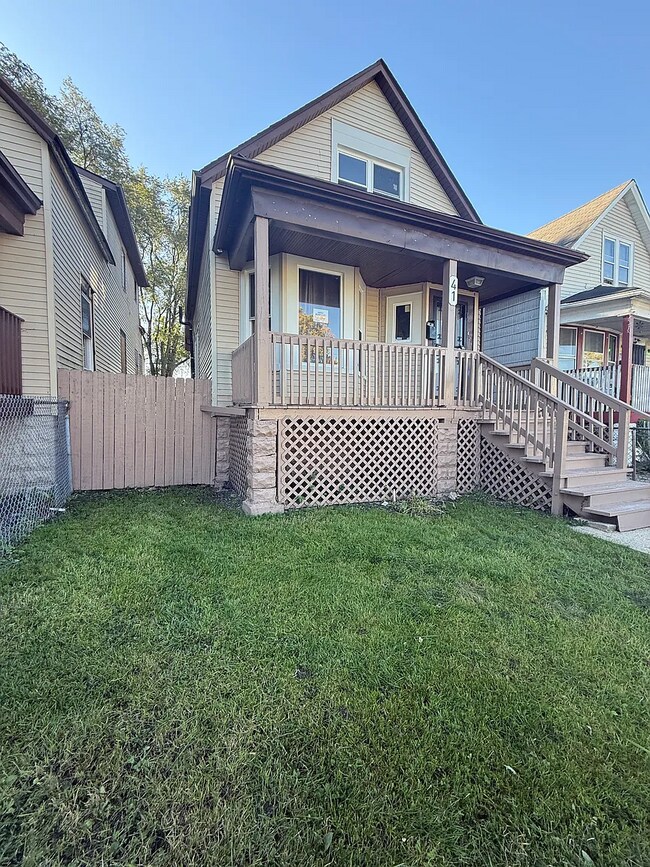 Building Photo - 41 E 100th Pl