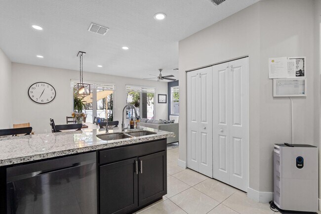 Building Photo - 4945 NW 48th Terrace