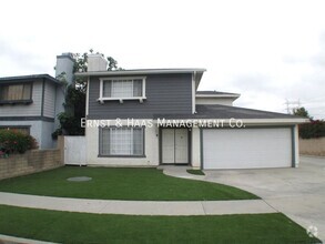 Building Photo - Beautiful Two Story Townhouse in the Heart...