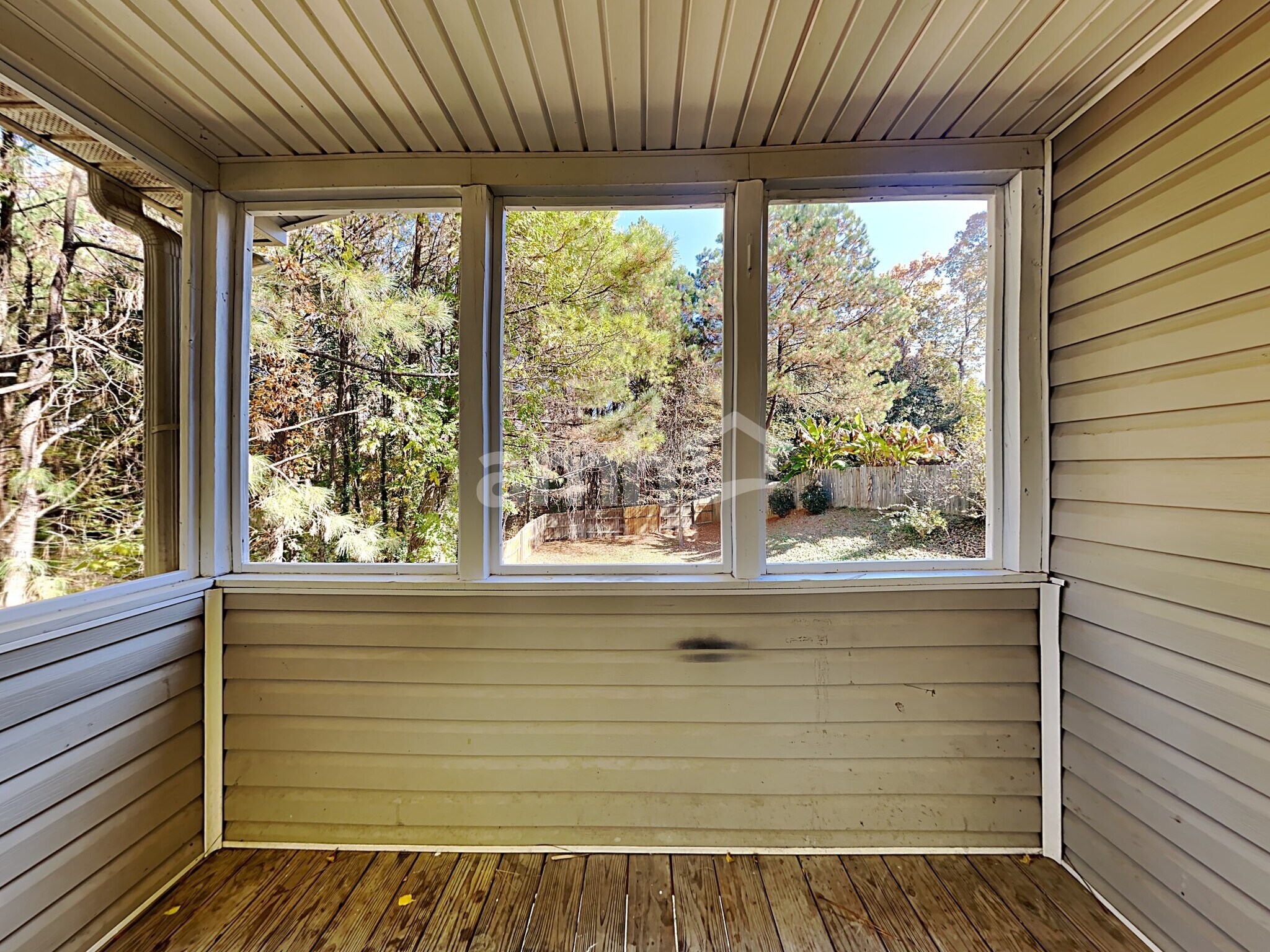 Building Photo - 322 Hillcrest Ln