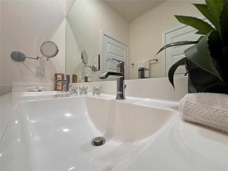 Building Photo - 4760 NW 83rd Pky