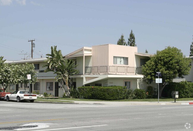 Primary Photo - Carrouse Apts