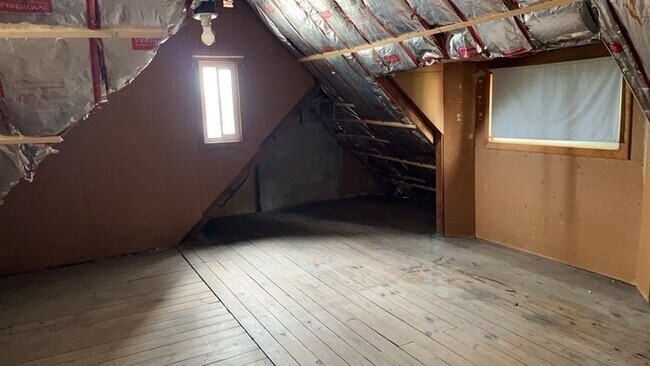 Building Photo - 1076 Sherwood Dr