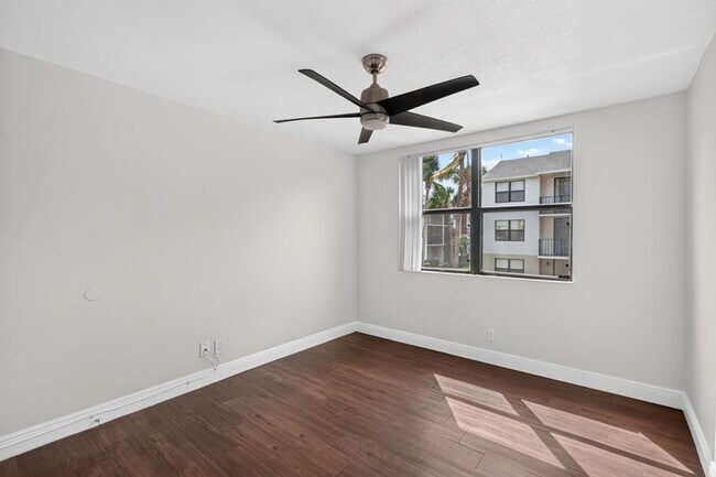 Building Photo - 706 Executive Center Dr